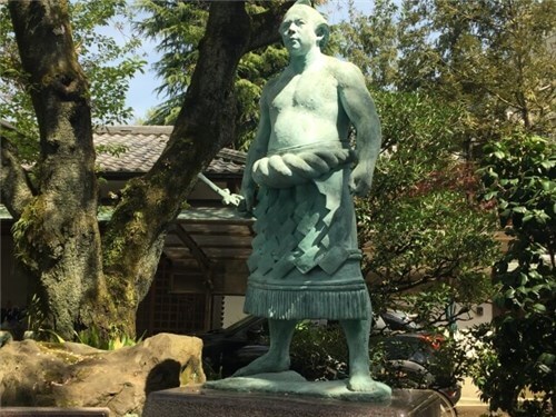 千代の富士　銅像